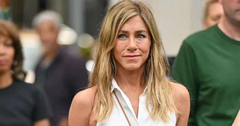 Jennifer Anistons Timeless Acne Solution A Celebrity Favorite