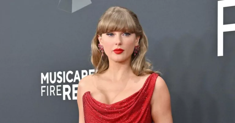 Taylor Swift Brightens Day at Joe DiMaggio Childrens Hospital
