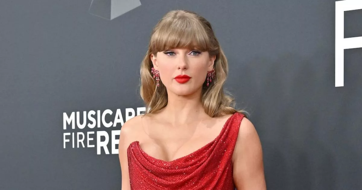 Taylor Swift Brightens Day at Joe DiMaggio Childrens Hospital