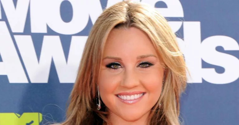 Amanda Bynes Reveals New Grill and Tooth Gem Dilemma