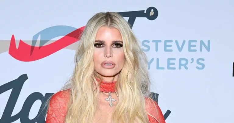Jessica Simpsons Stunning Hair Transformation for Her 45th Birthday