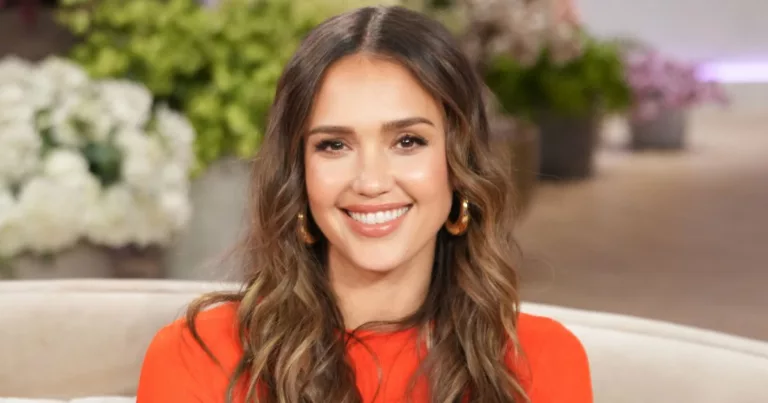 Jessica Albas Summer Style How to Channel the Rich Mom Look